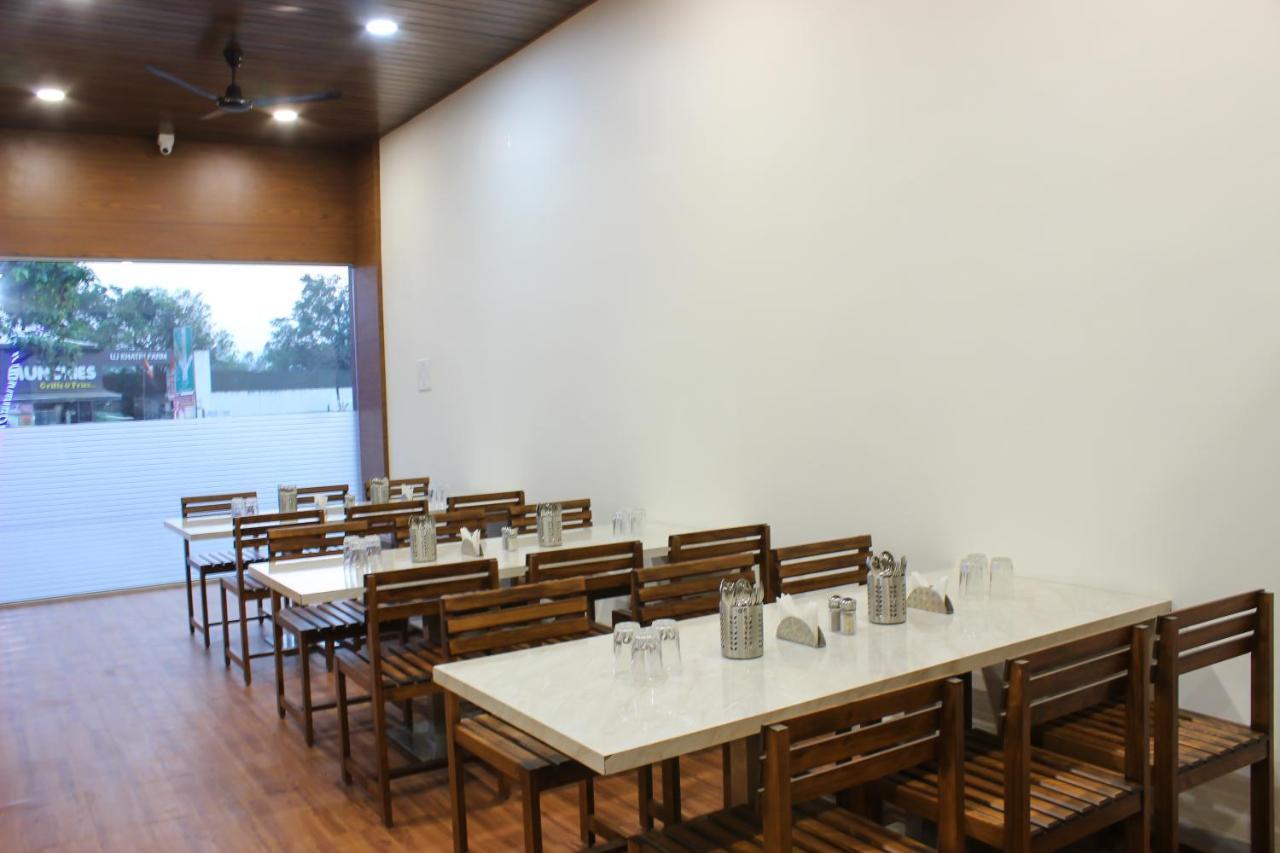 Hotel Rain Sky Inn Lonavala Esterno foto